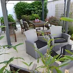 A La Maison Blanche 住宿加早餐酒店 3*